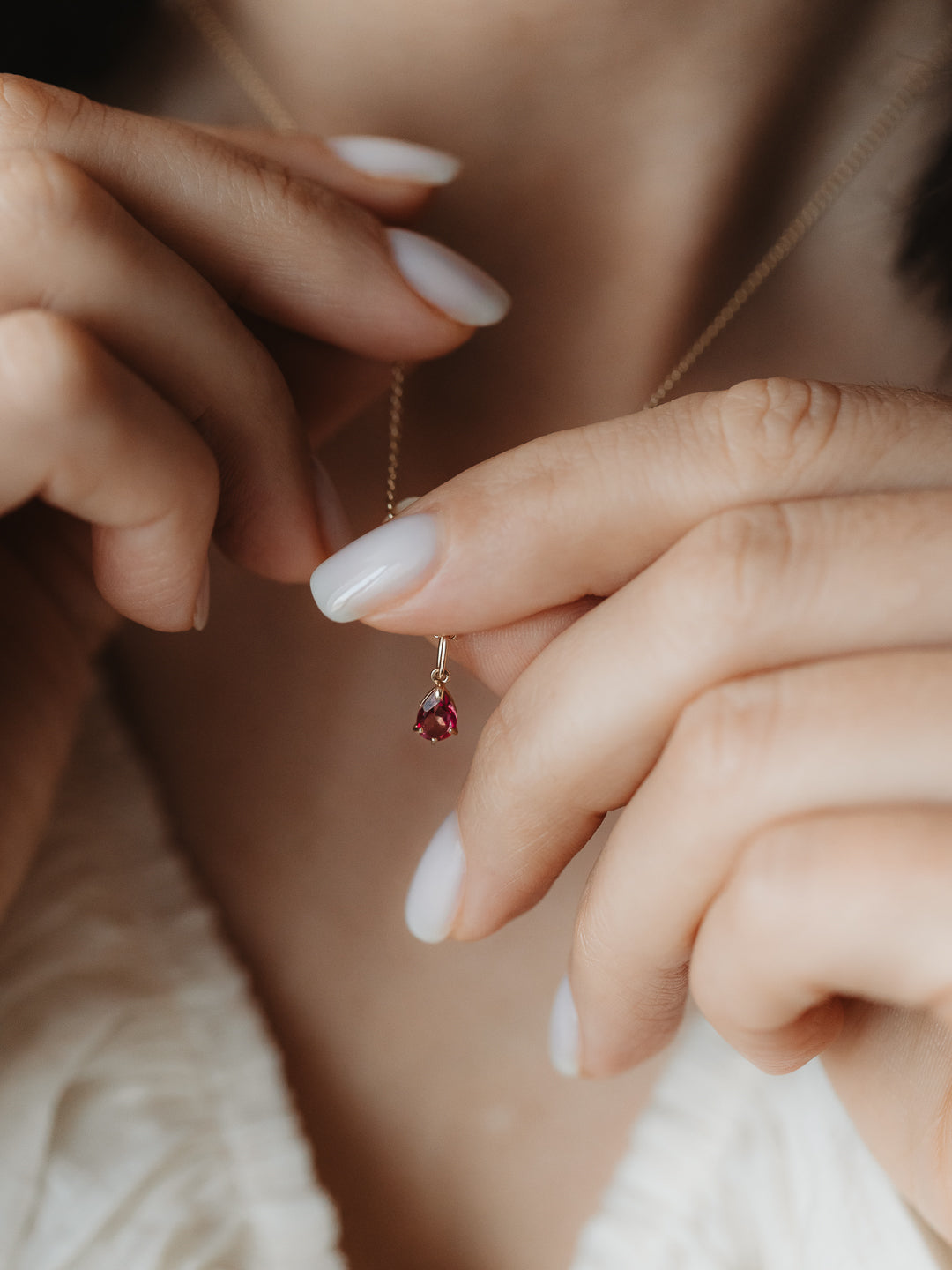 Gold Birthstone Pendant January - Garnet