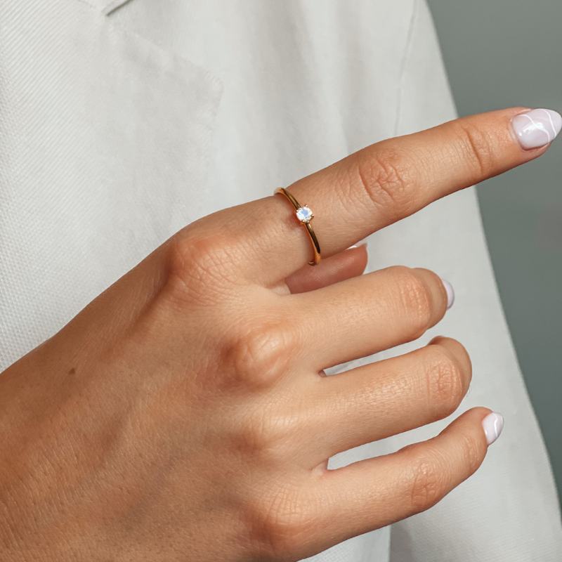 Silver Birthstone Ring Golden June - Moonstone - Indira