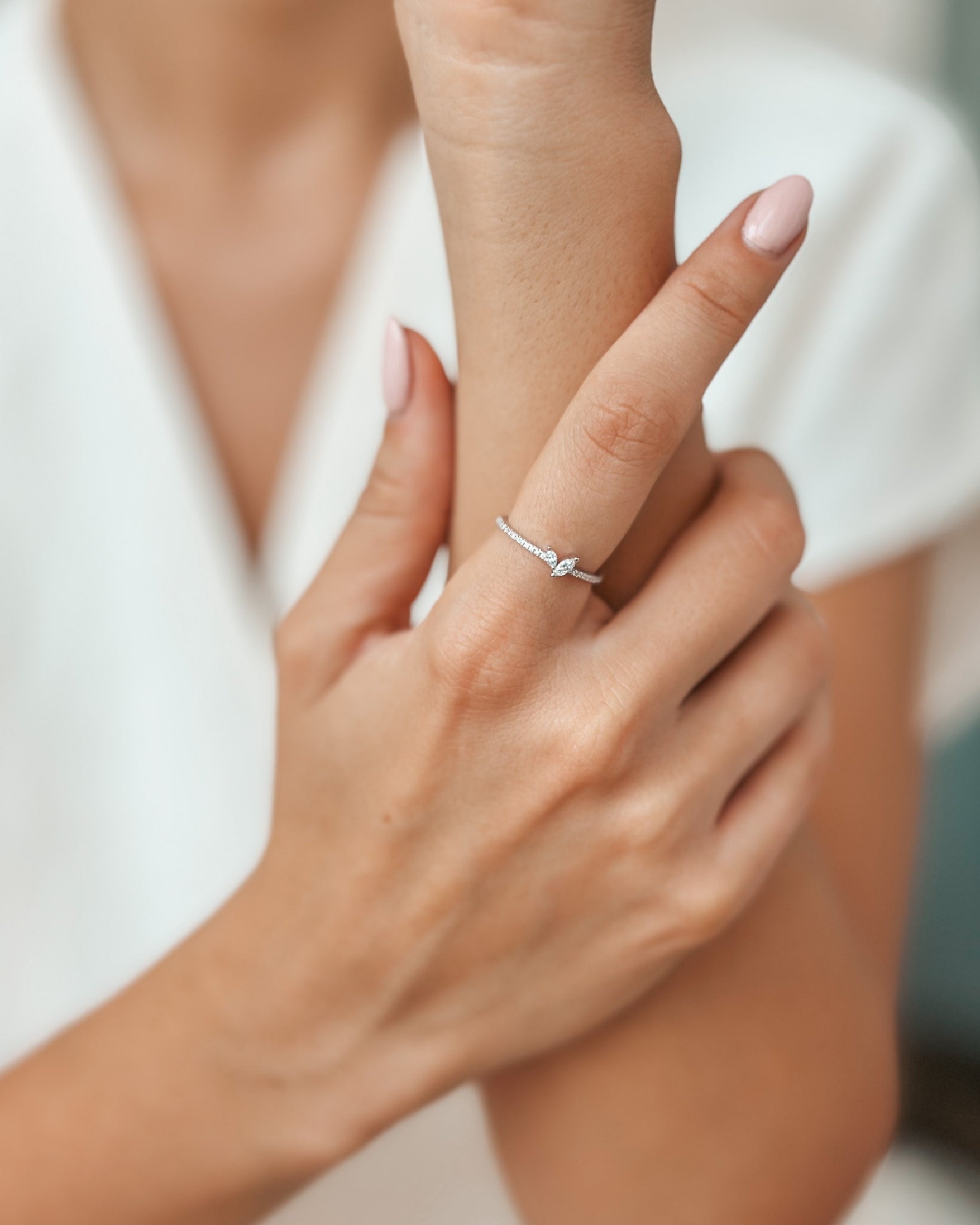 Yuna White Gold Ring – Diamonds - Indira