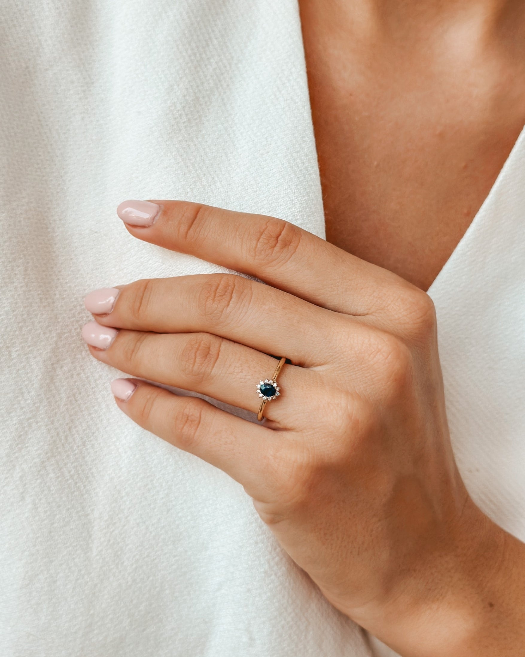 Genn Yellow Gold Ring - Sapphire and Diamonds - Indira