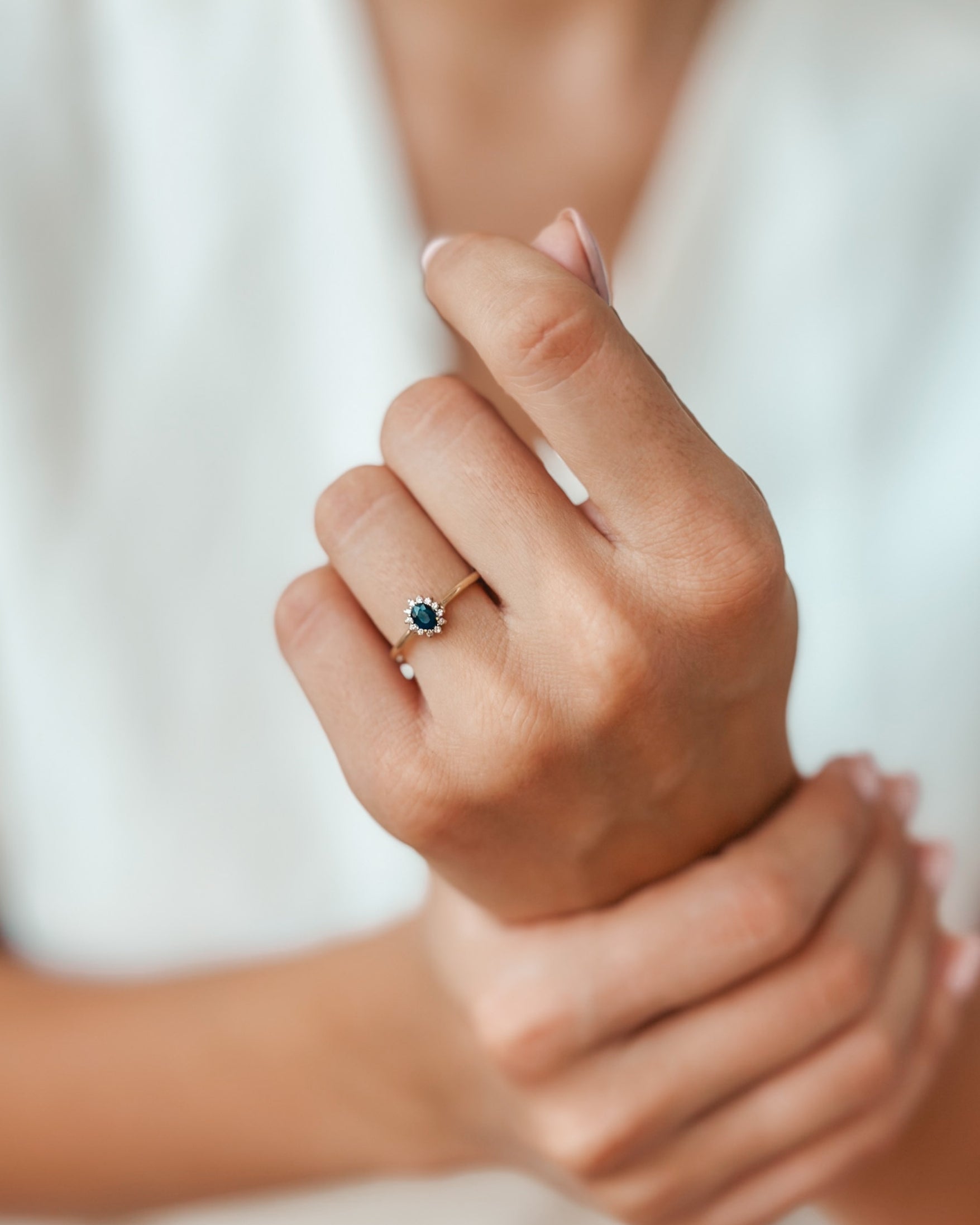 Genn Yellow Gold Ring - Sapphire and Diamonds - Indira