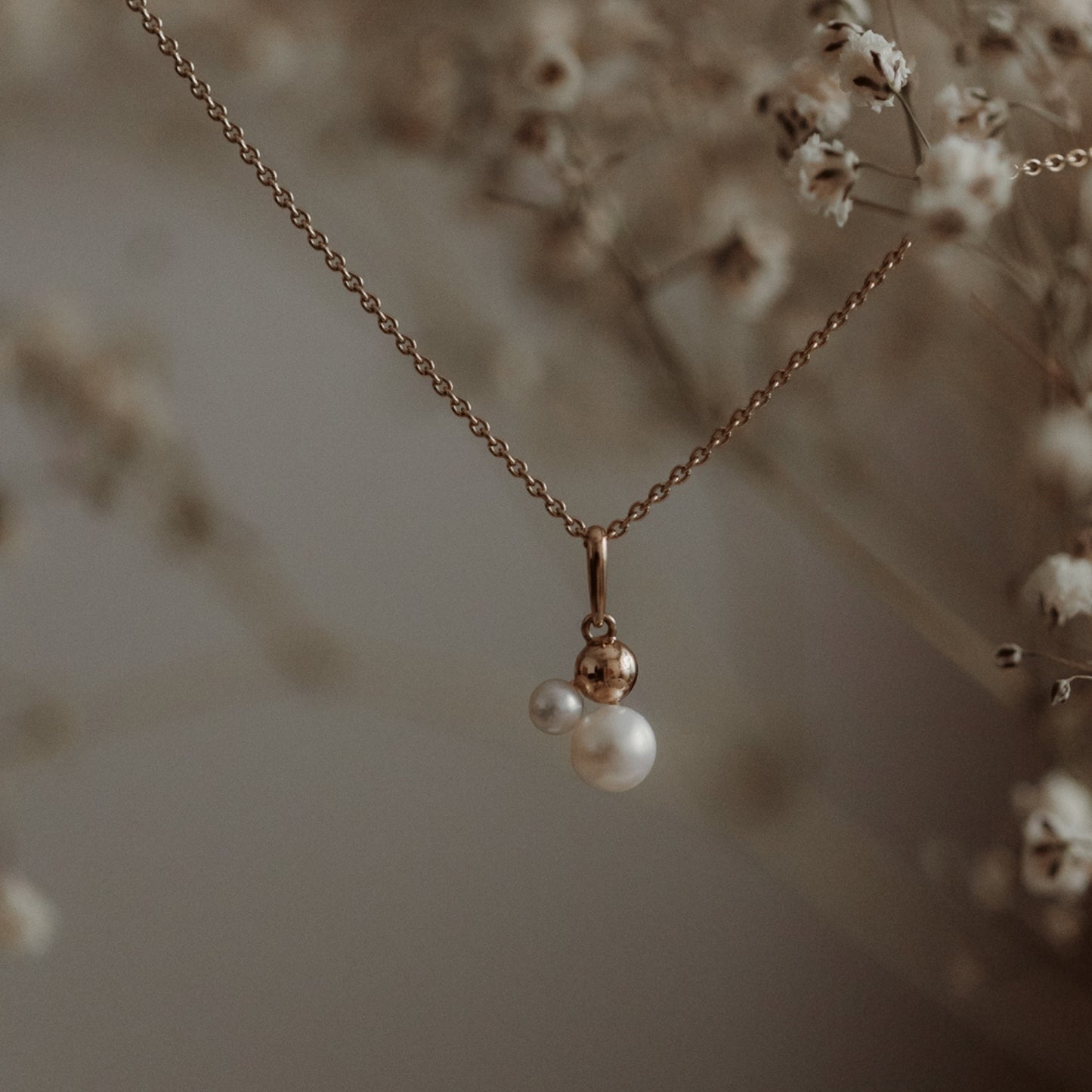 Lora Gold Pendant - Natural Pearls