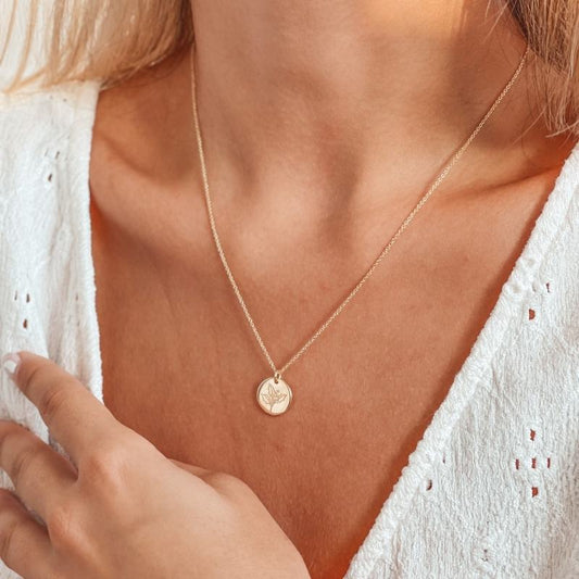 Silver Necklace Birth Flower Golden - December Holly - Indira
