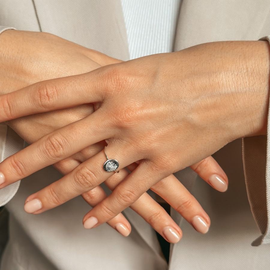 Birth Flower Silver Ring - April Daisy - Indira