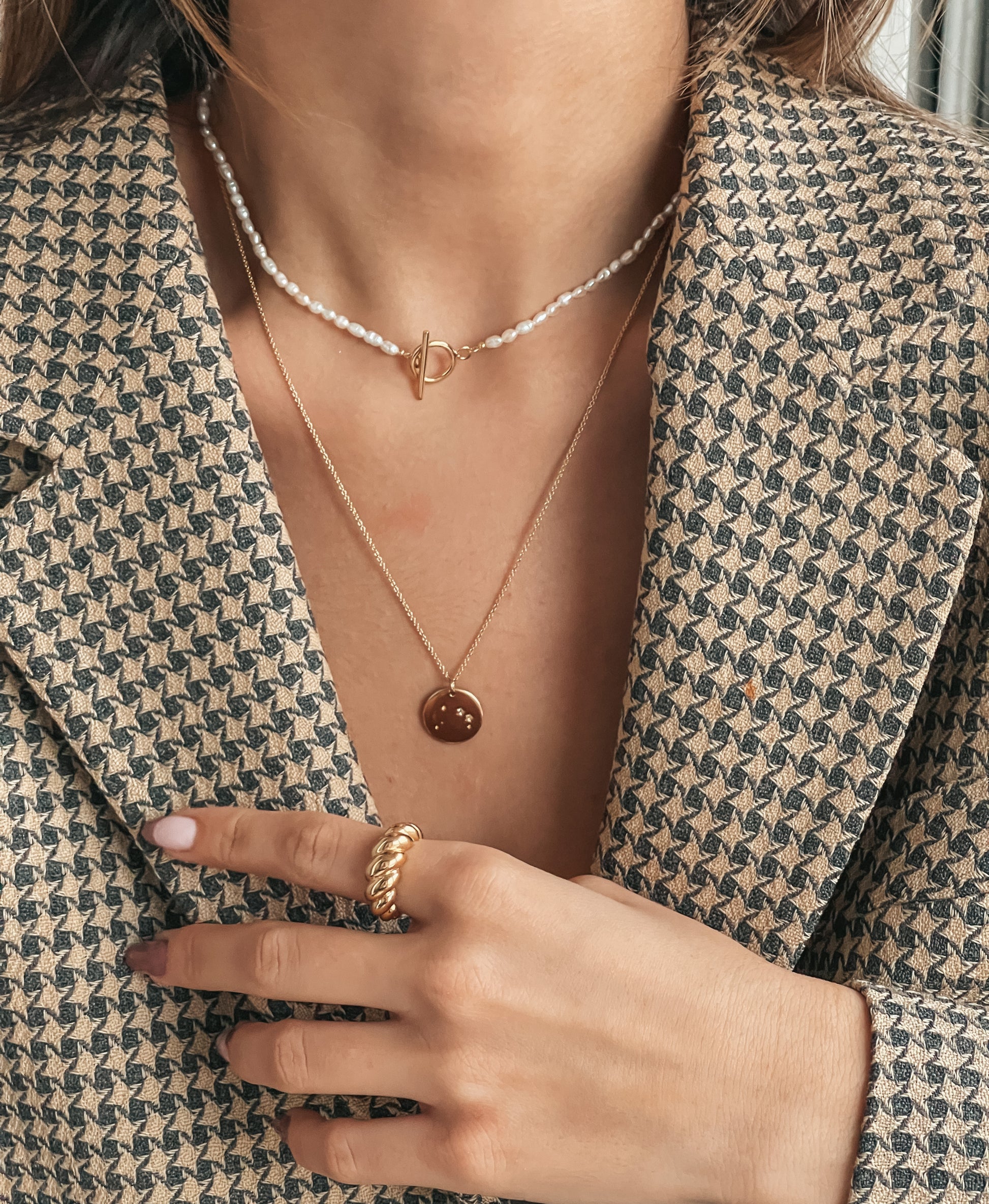 Gold Necklace Locked - Natural Pearls - Indira