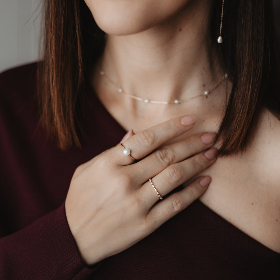 Gold Ring Pearl Elegance