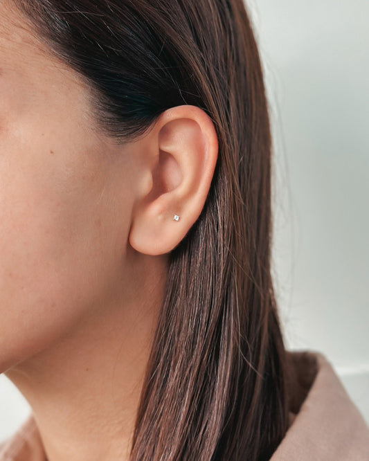 Simple Shine Yellow Gold Labret Piercing Earrings - Zirconia